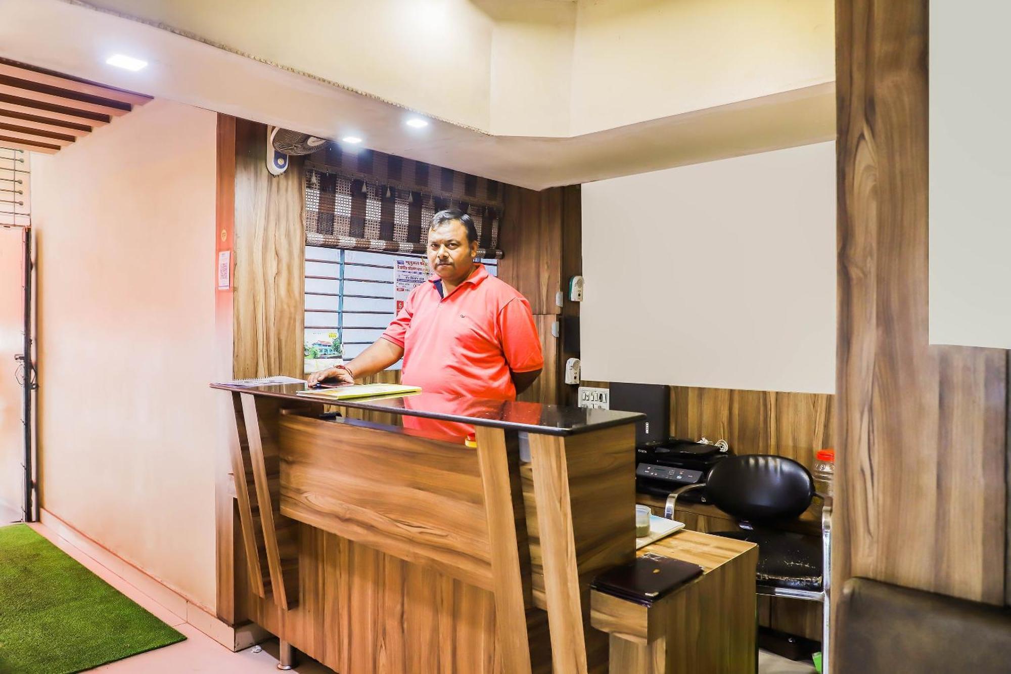 Hotel Spot On Bagiya Restaurant Harda Esterno foto