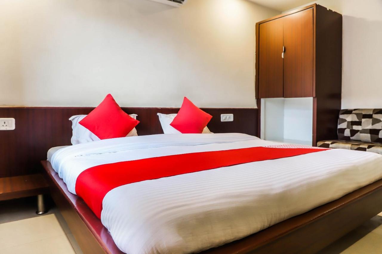 Hotel Spot On Bagiya Restaurant Harda Esterno foto